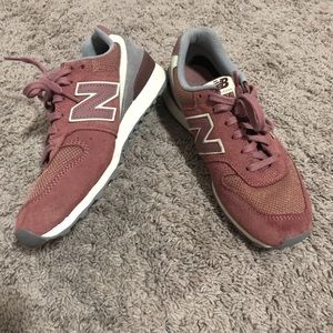 New Balance 696 Sneakers